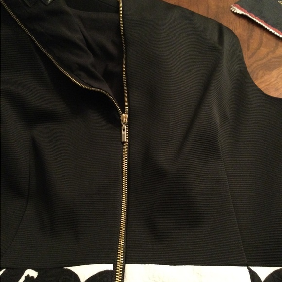 Elegant Black and White Floral Tahari Dress - Picture 4 of 7